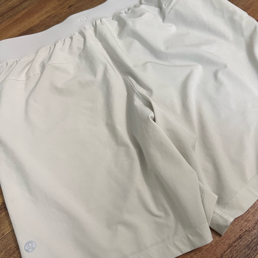 Lululemon Men’s linerless Shorts, color bone 7”